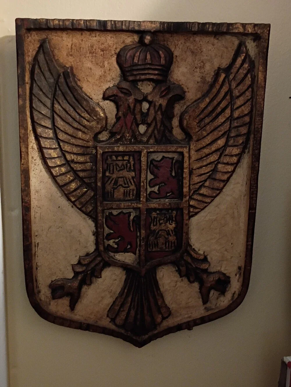 Antique-Style Nettle Creek Gallery Classic Heraldic Wall Plaque in Gold &Red.